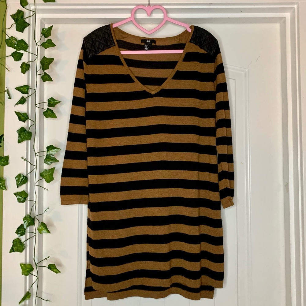 H&M | CAMEL AND BLACK STRIPED 3/4 LENGTH TOP